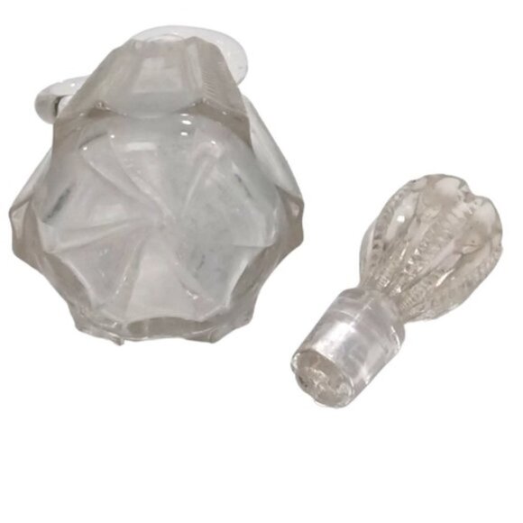 Vintage Clear Glass Panel Cut Striped Cruet with Handle and Stopper - Picture 5 of 6